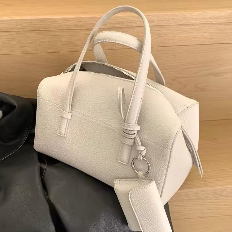 2026 Spring/Summer Large Capacity Boston Bag Commute Pillow Bag Simple Single Shoulder Crossbody Bag