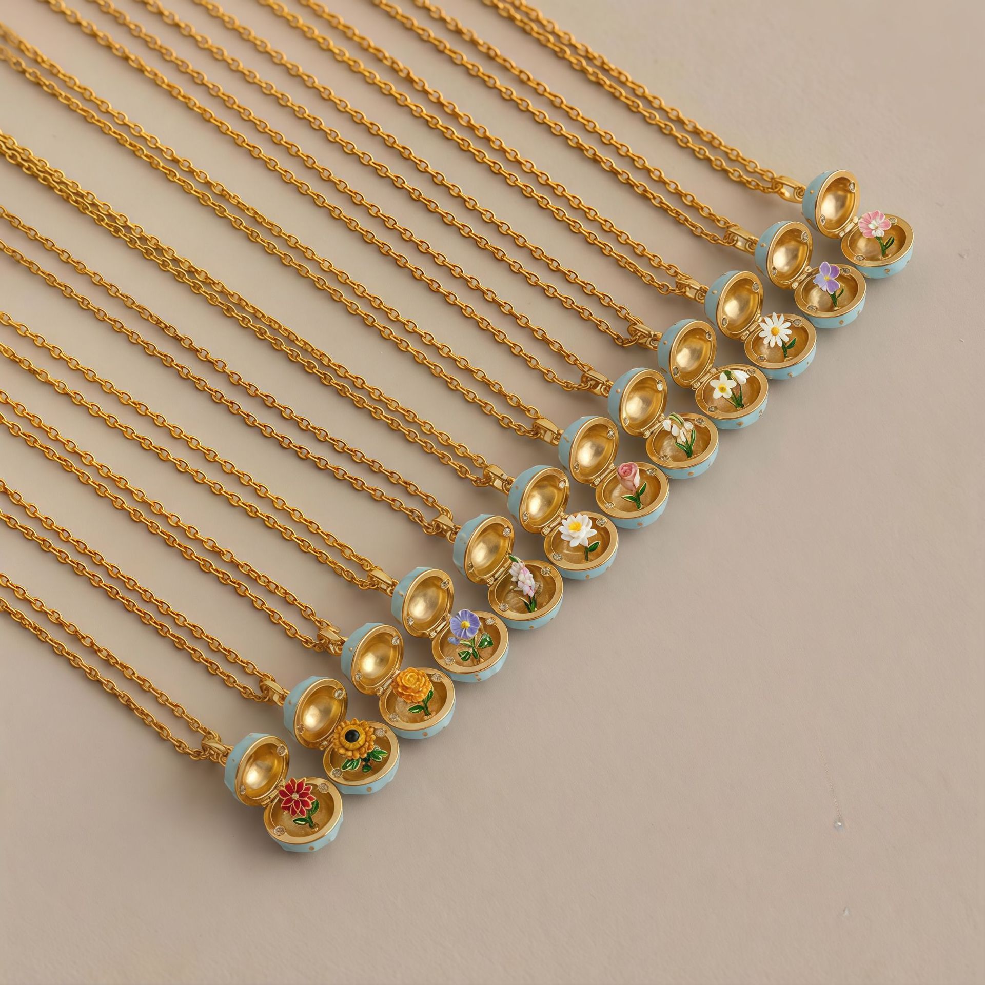 New December round box openable flower exquisite design popular compact necklace copper-plated gold