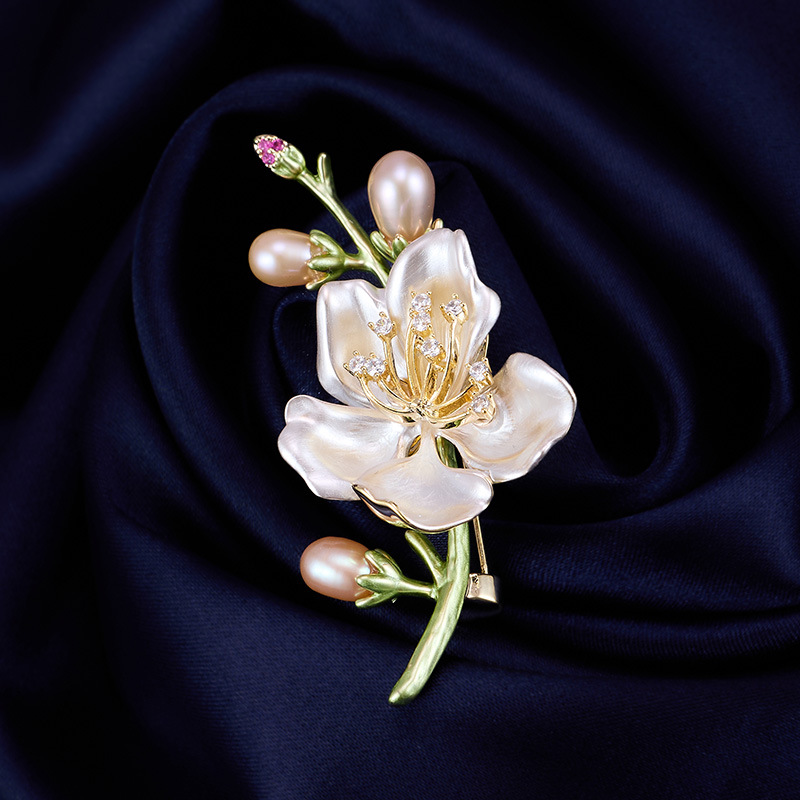 Elegant Chinese Style Dress Cheongsam Brooch Freshwater Pearl Multi-Purpose Anti-Exposure Magnolia Brooch