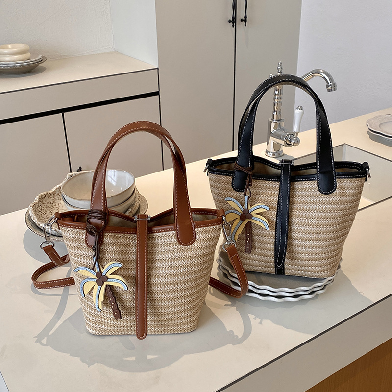 2026 New Woven Bucket Bag for Women Vacation Style Straw Handbag Crossbody Bag Large-Capacity Single-Shoulder Bag