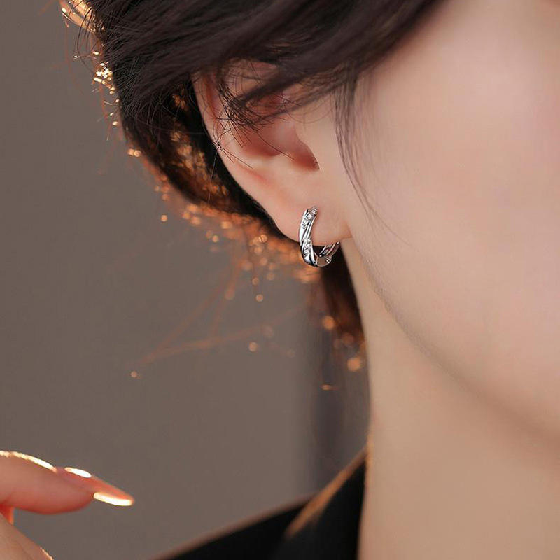 Super Sparkle Zircon Mobius Ear Cuff Simple Geometric Diamond Twist Hoop Earring