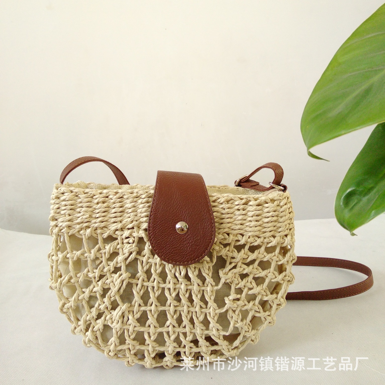 Hollow semicircular crossbody bag straw woven bag vacation woven beach bag mini fresh women's shoulder bag crossbody