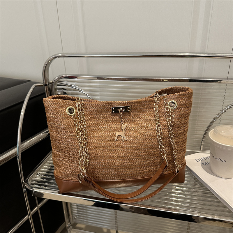 2026 New Straw Woven Tote Bag Women Summer Large Capacity Chain Woven Single Shoulder Bag Commuter Vacation Beach Bag