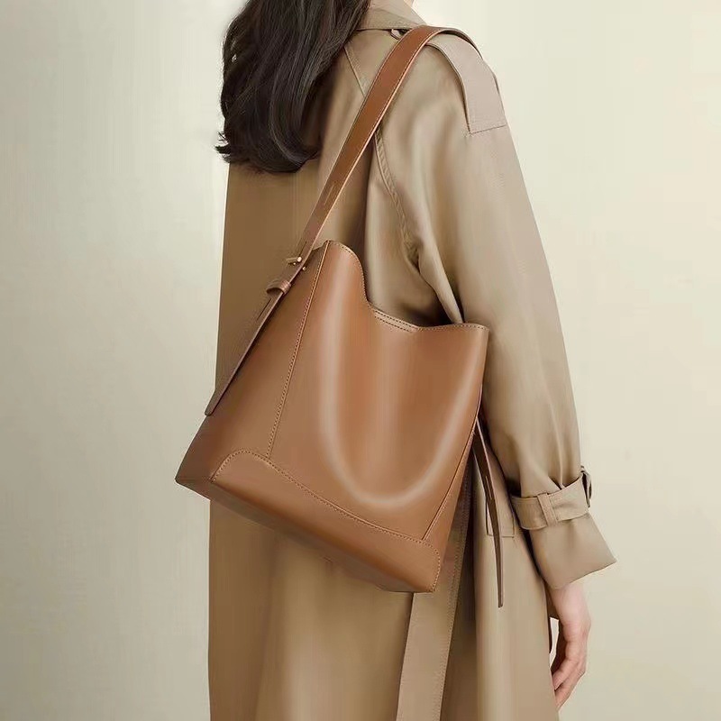 Women's bag 2026 new large capacity bucket bag soft leather single shoulder crossbody bag