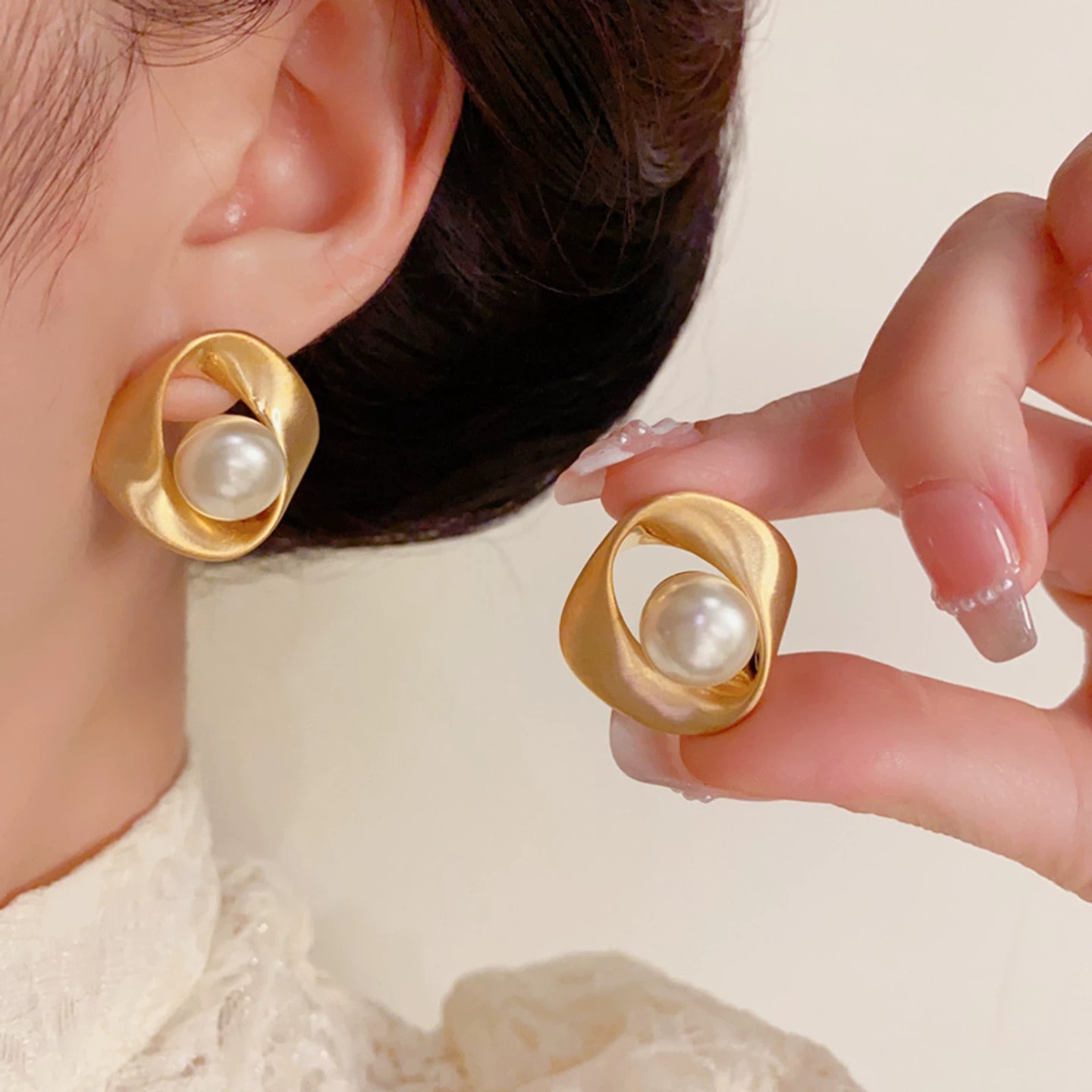 Exaggerated Metal Brushed Geometric Pearl Earrings Women Simple Ear Accessories