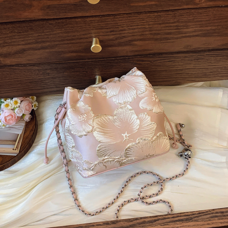 2025 New Chinese Style Embroidery Flower Chain Bucket Bag New Chinese Style Women's Bag Vacation Style Crossbody Bag