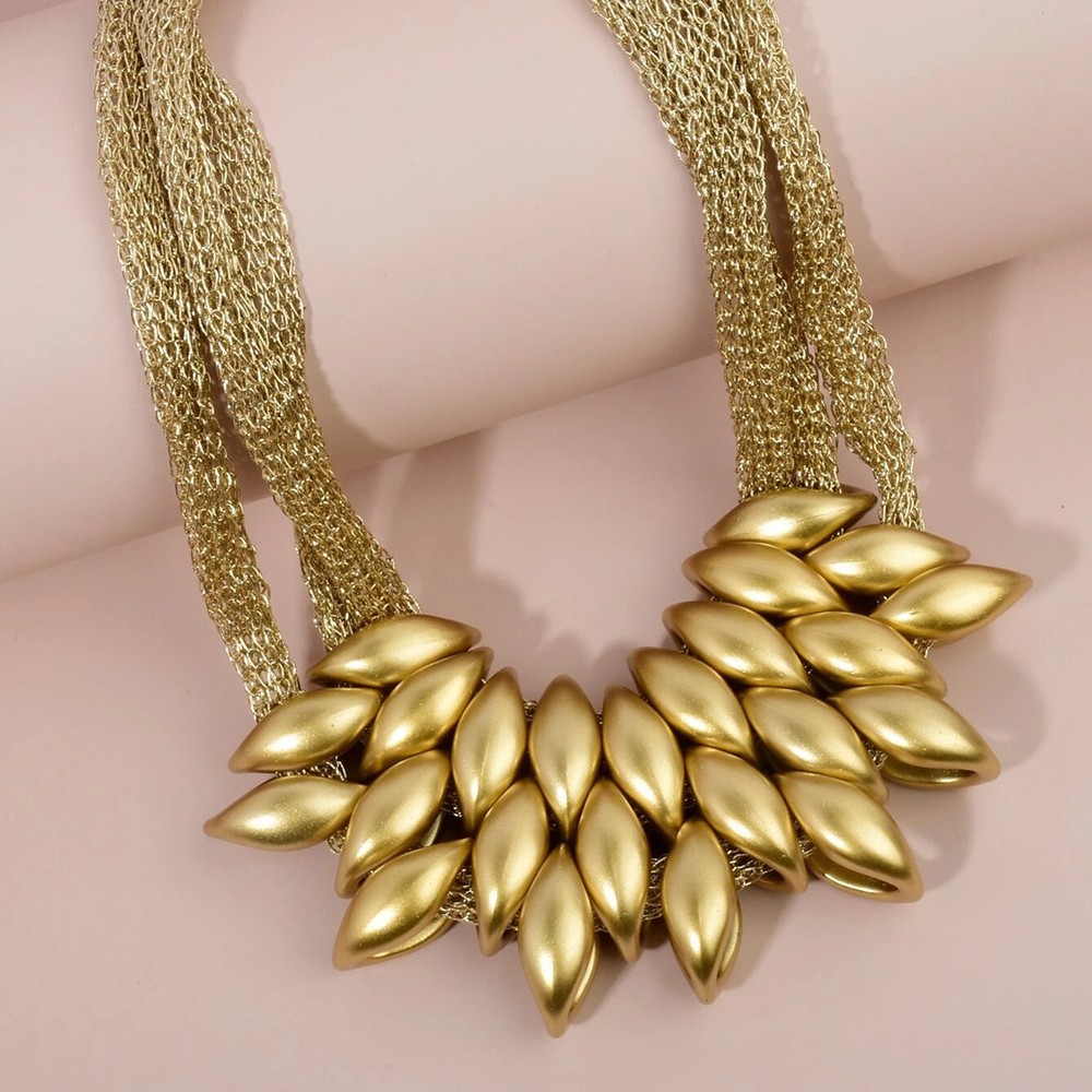 Big brand exaggerated gold acrylic tassel cotton rope necklace collarbone chain for women necklace