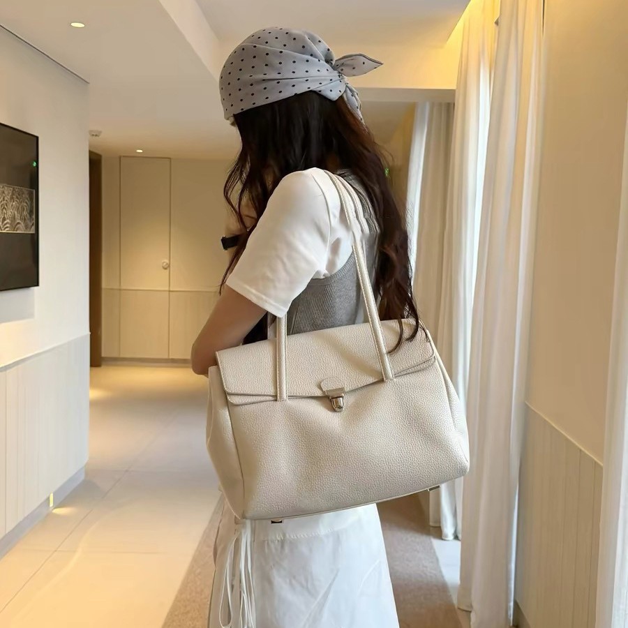 2026 New Spring/Summer New Flap Commute Single Shoulder Underarm Bag Tote Bag Women