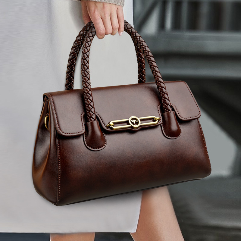 Counter Handbag 2025 New Large Capacity Shoulder Handbag Simple Women's Middle-aged Mother Bag