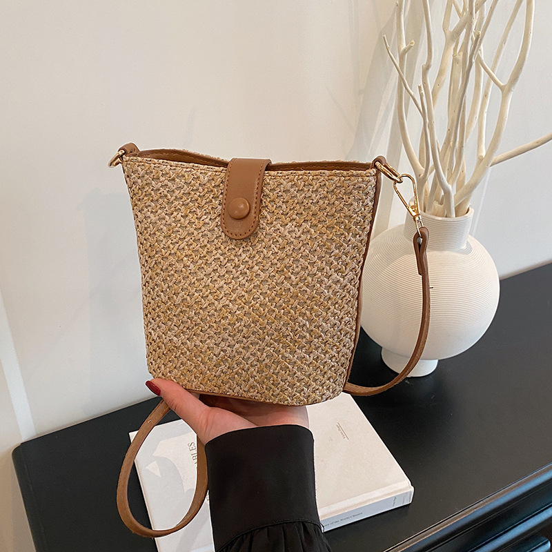 New Summer Woven Vacation Fresh Straw Bag Simple Bucket Straw Bag Beach Vacation Production