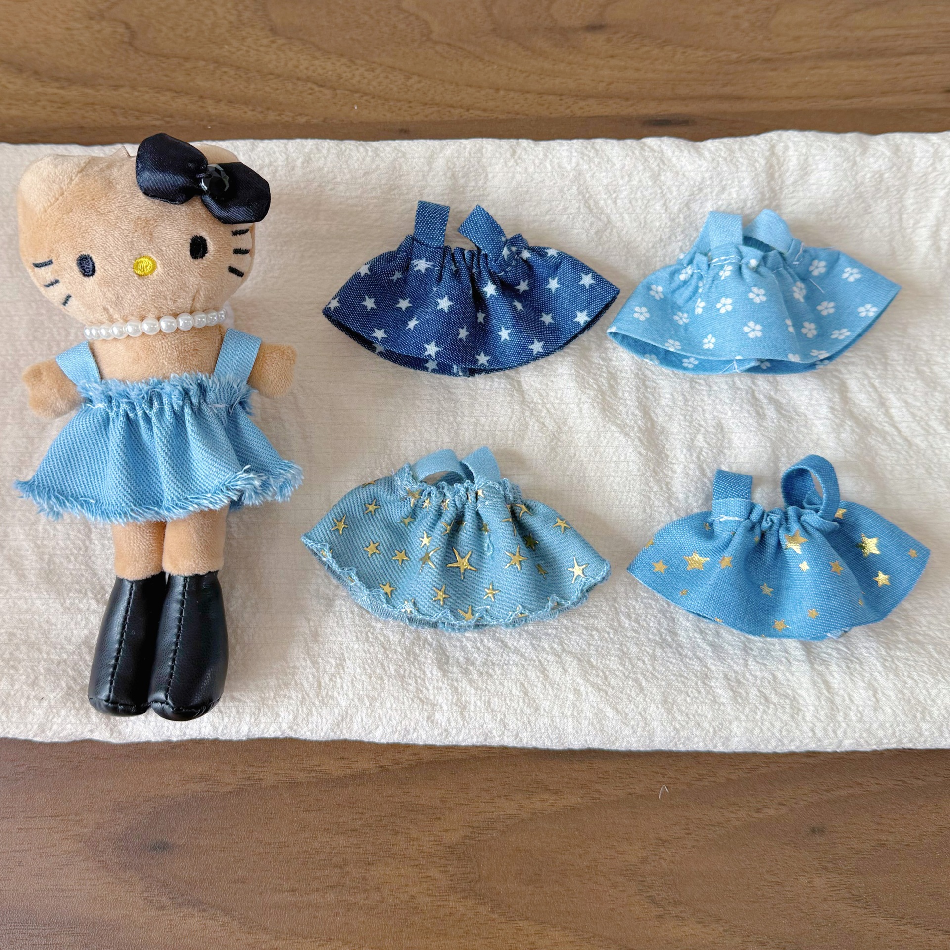17cm Labubu doll clothes LABUBU plush replacement long-legged kitty cat pendant denim skirt doll clothes dress-up